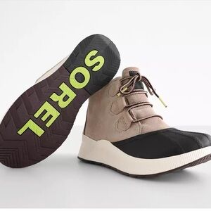 Sorel Out N About III Classic Leather Boot in Omega Taupe & Black, Size 8